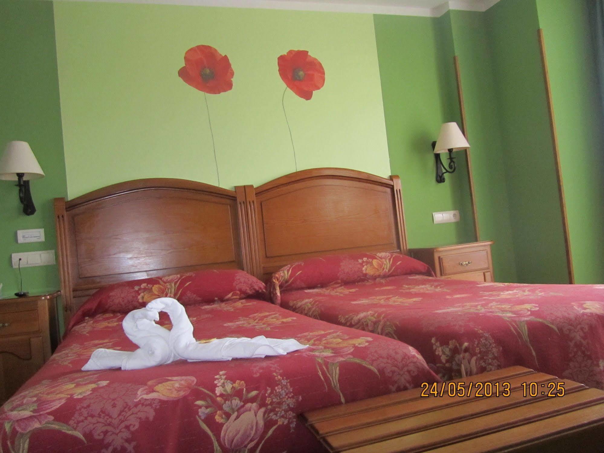 Hotel Marfrei Hinojedo Esterno foto